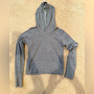 Lululemon light weight pull over